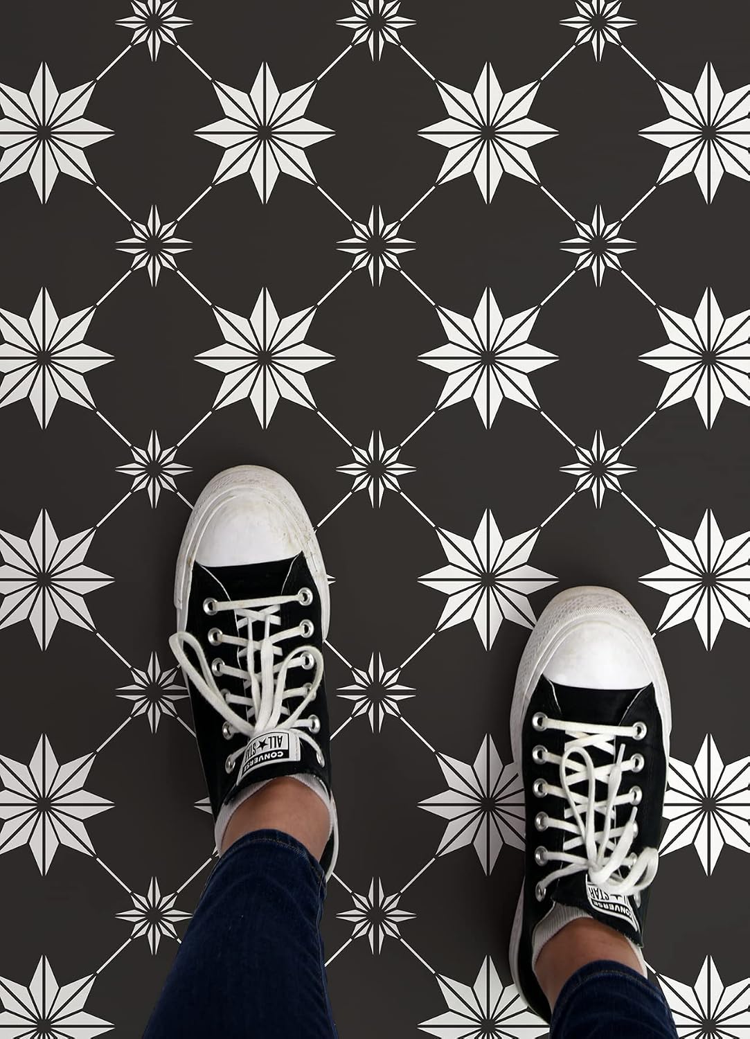 Detalle de Rigel Peel & Stick Floor Tiles (Black & White, 12 x 12 inches)