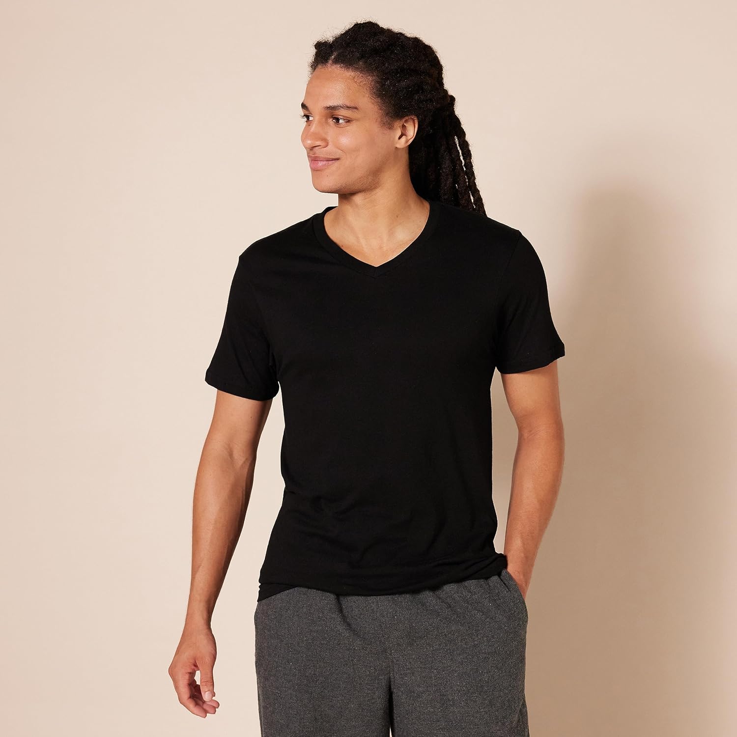 Thumbnail 2 de Amazon Essentials Men's V-Neck Undershirt, Breathable Cotton, Pack of 6