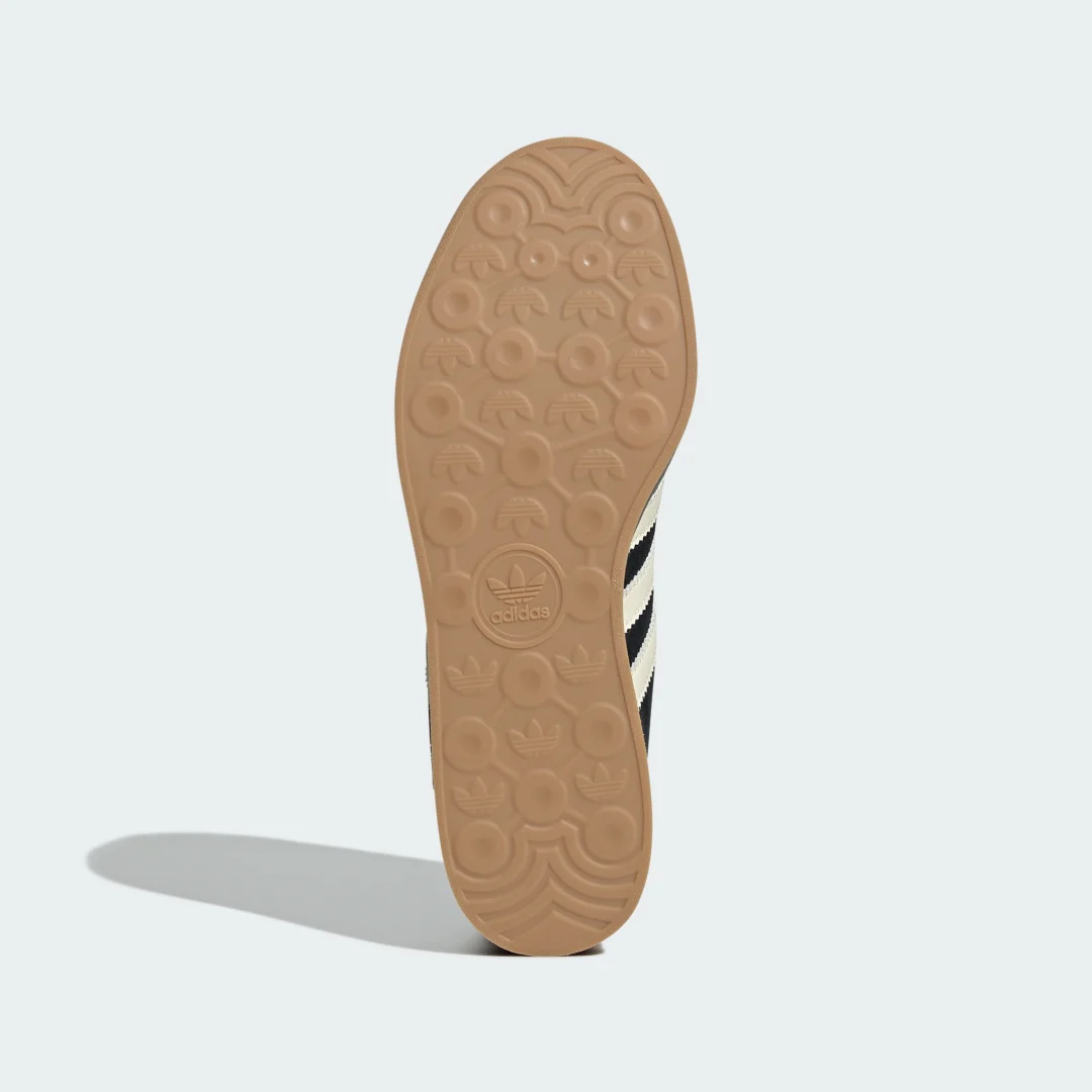Detalle de Zapatilla Gazelle Stack de Adidas – negro, estilo clásico con enfoque urbano
