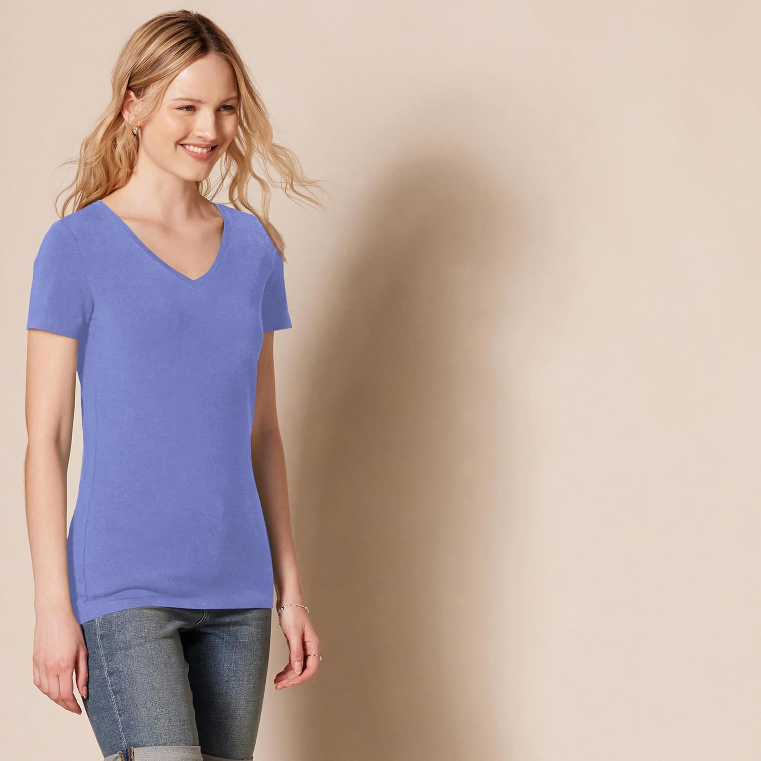 Thumbnail 1 de Amazon Essentials Women’s Regular-Fit Short-Sleeve T-Shirt (Crewneck and V-Neck Options) Multipacks