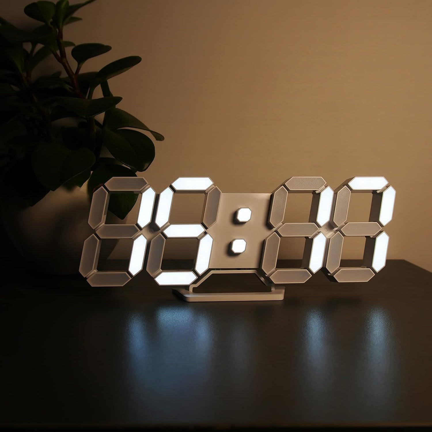 Detalle 2 de Deeyaple LED Wanduhr Digital Wecker 3D – dimmbar, Snooze, Fernbedienung, 25 cm
