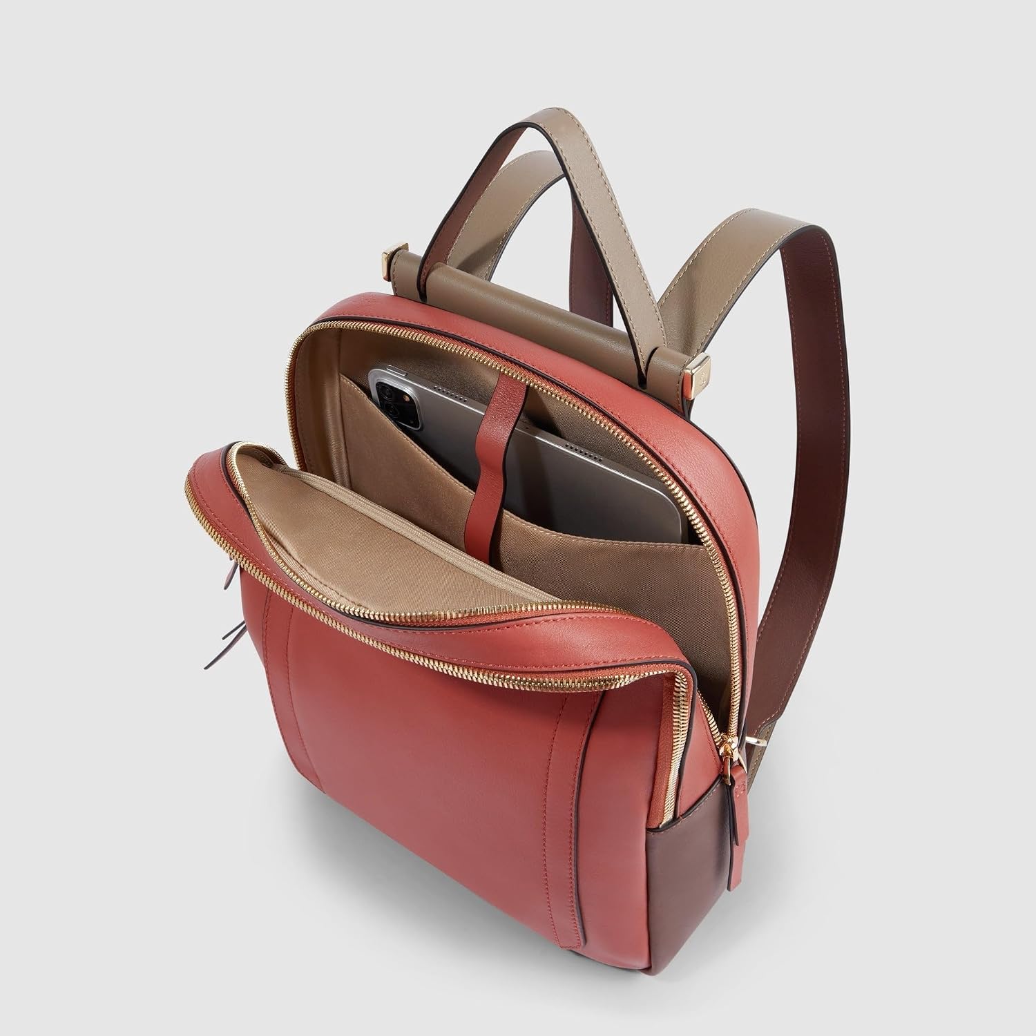 Detalle 2 de PIQUADRO Zaino Donna Porta iPad®: stile, protezione e praticità per l’uso quotidiano
