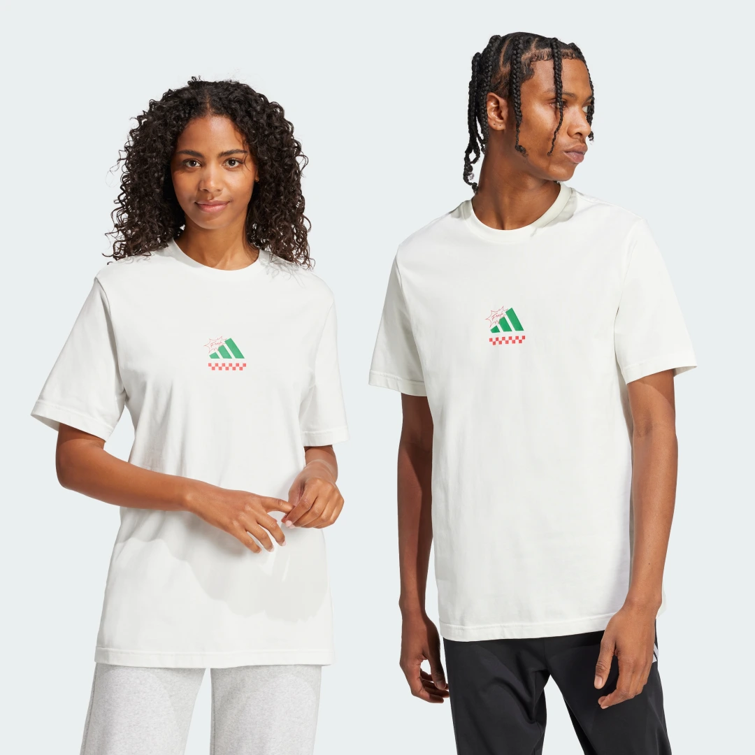 Detalle 2 de Camiseta Lounge Pizza Graphic de Adidas — estilo cómodo y desenfadado en blanco