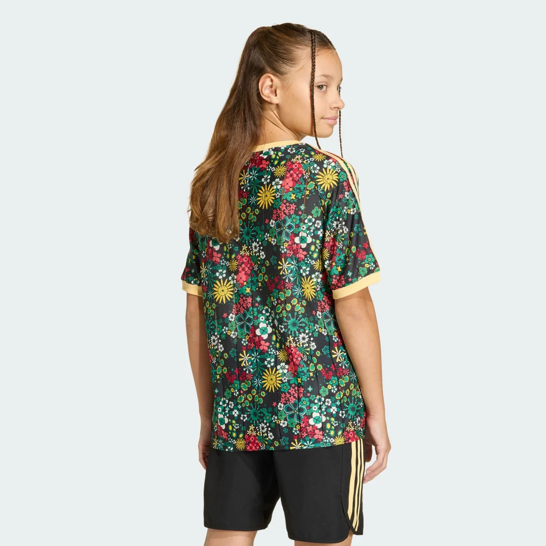 Detalle 2 de Camiseta adidas Originals x Liberty London en Negro