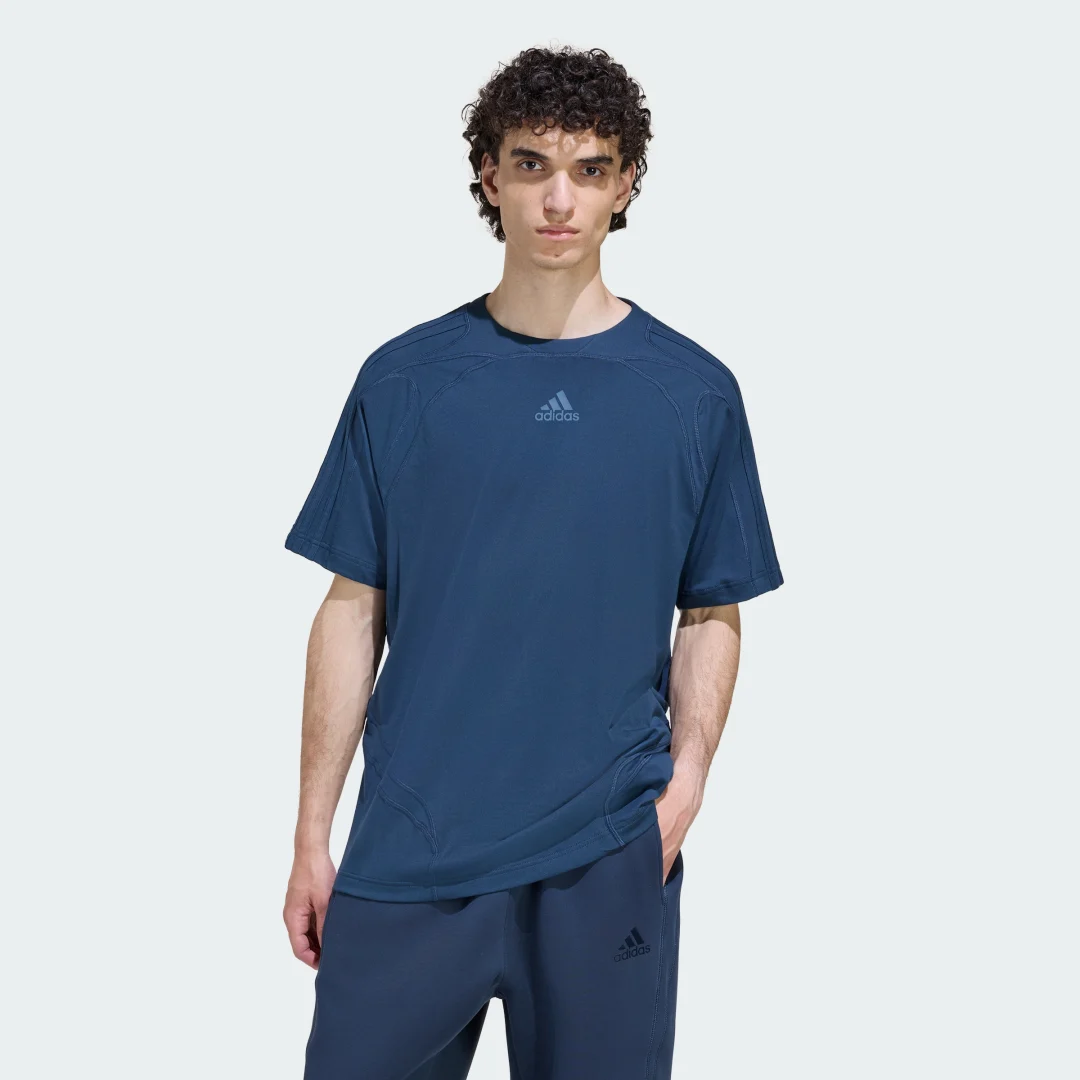 Detalle de Camiseta Clásica Cutline de Adidas – azul