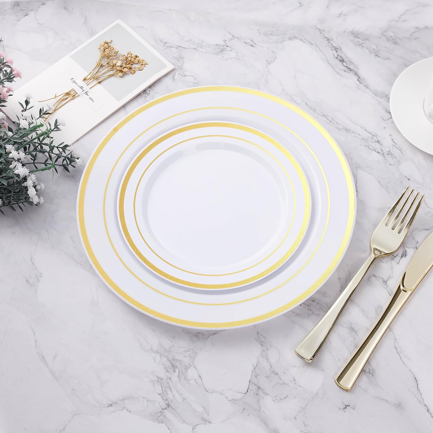 Detalle 1 de Gold disposable party plates 200 count