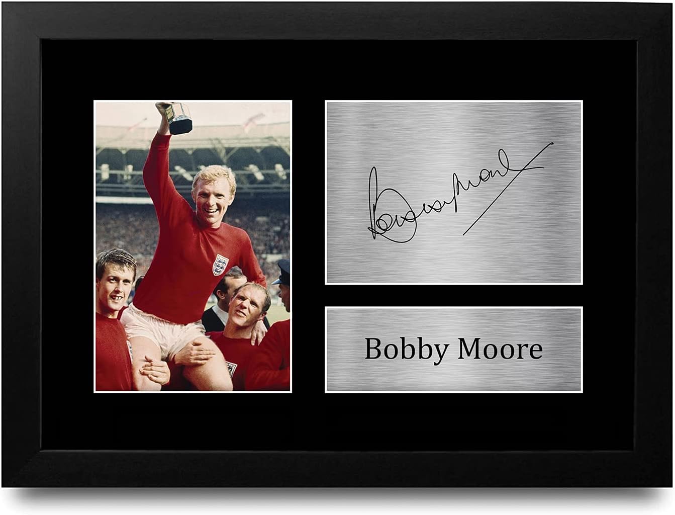 Thumbnail 6 de HWC Trading A3 Bobby Moore England framed autograph-style print (330x445mm) – gift-ready football memorabilia