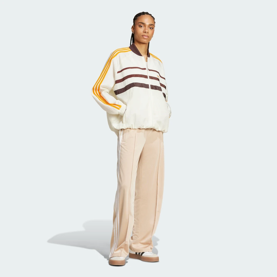 Detalle de Pantalón Firebird Loose de Adidas - beige, comodidad urbanita