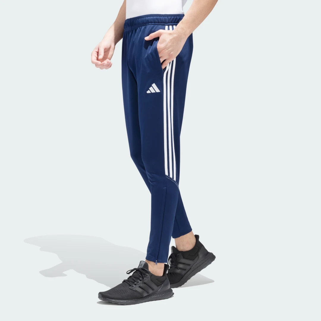 Detalle de Pantalón de entrenamiento Tiro 23 Club de Adidas — azul