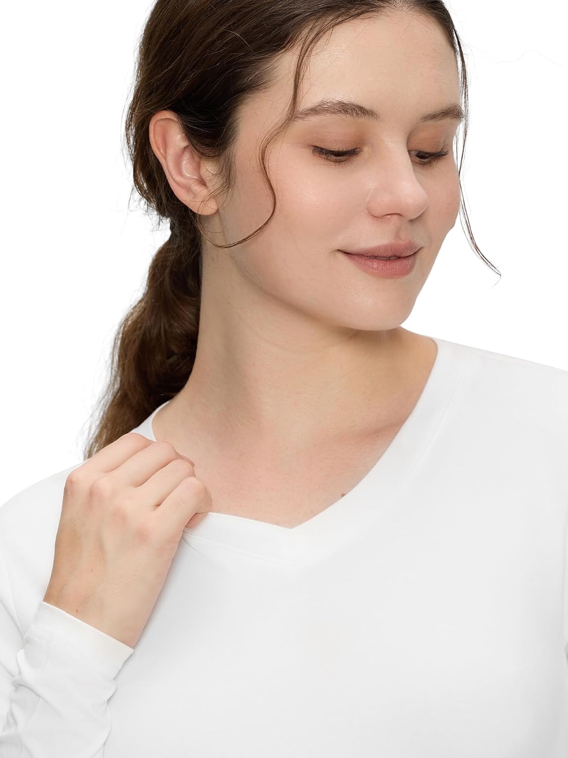 Detalle de COZYFIT Women’s V-Neck Long-Sleeve Underscrub Tee, 4-Way Stretch