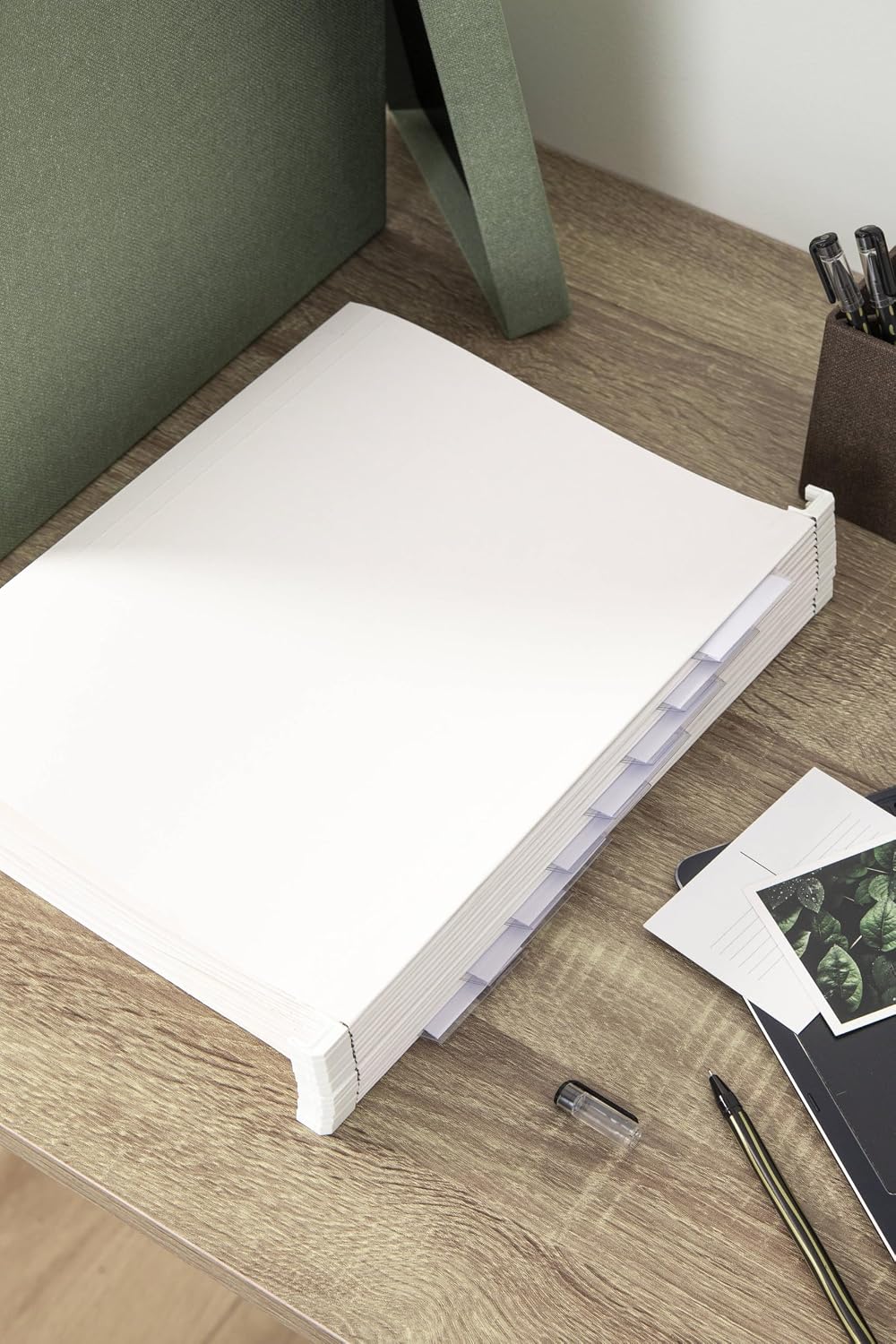 Detalle de Bigso Box of Sweden – lot de 8 porte-dossiers suspendus JOHAN (carton, blanc, 35×24 cm)