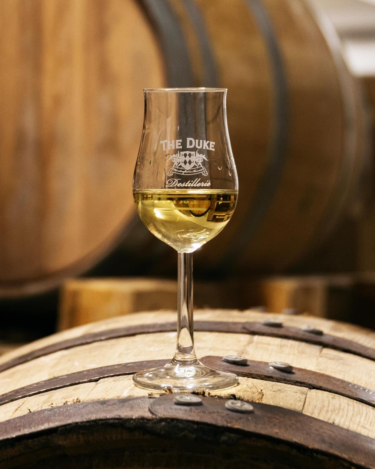 Detalle de THE DUKE Bourbon Cask Finish Gin (Bio, vegan) – Süß & holzig mit Vanille- und Bourbonnoten