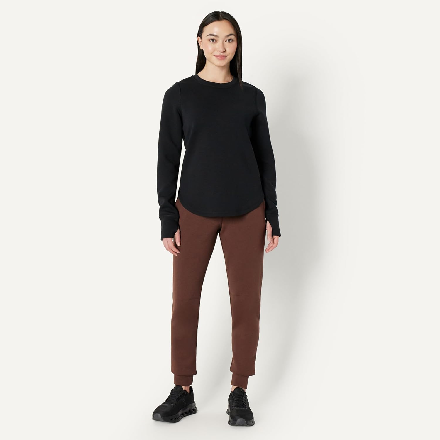 Thumbnail 4 de Amazon Essentials Women’s Active Sweat Relaxed-Fit Long-Sleeve Crewneck Sweatshirt