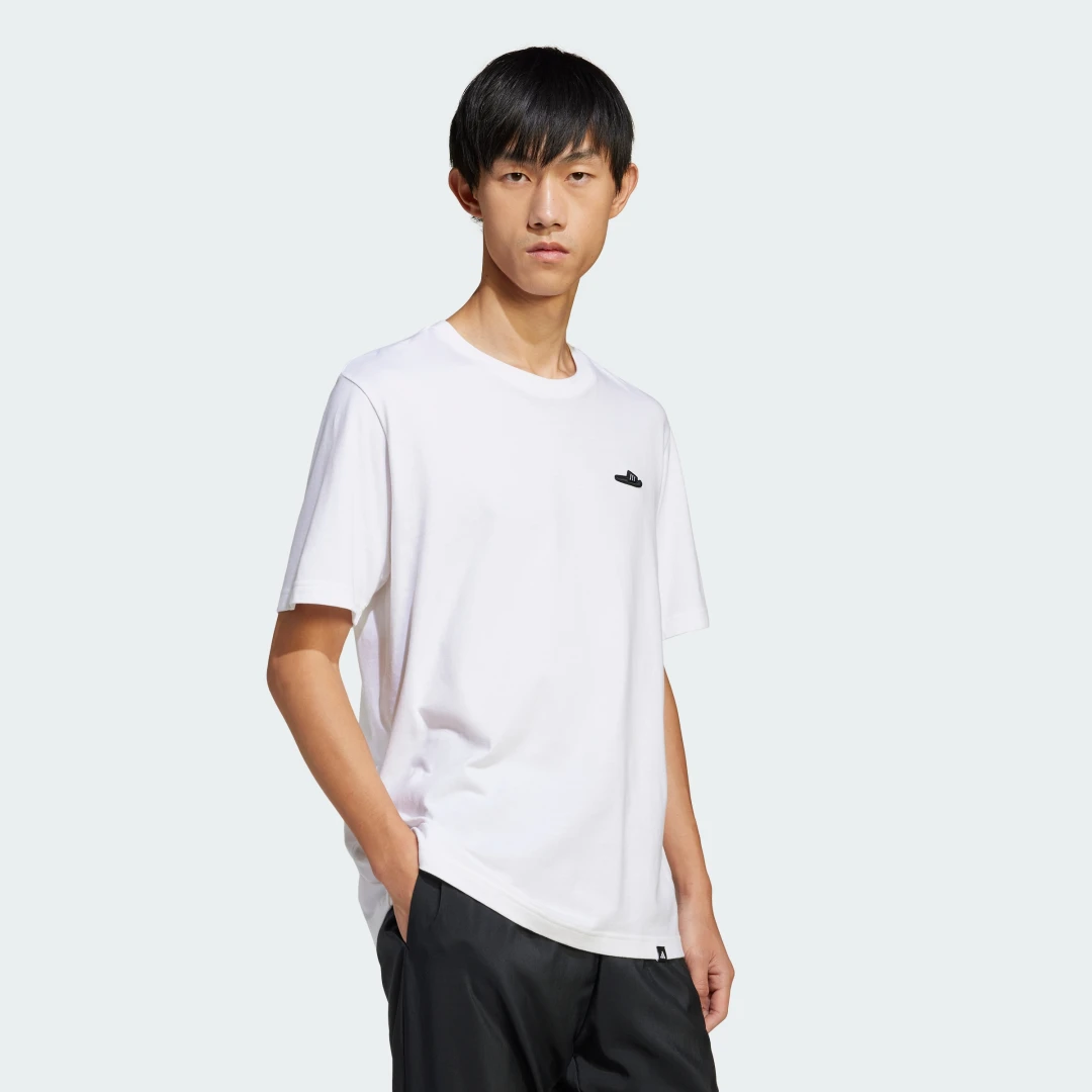 Detalle de Camiseta Lounge Slide Graphic de Adidas (Blanco)