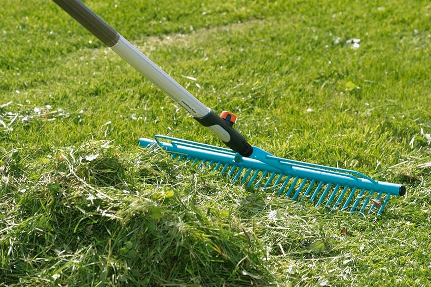 Detalle de Gardena G3381-20 Rastrillo césped 60 cm