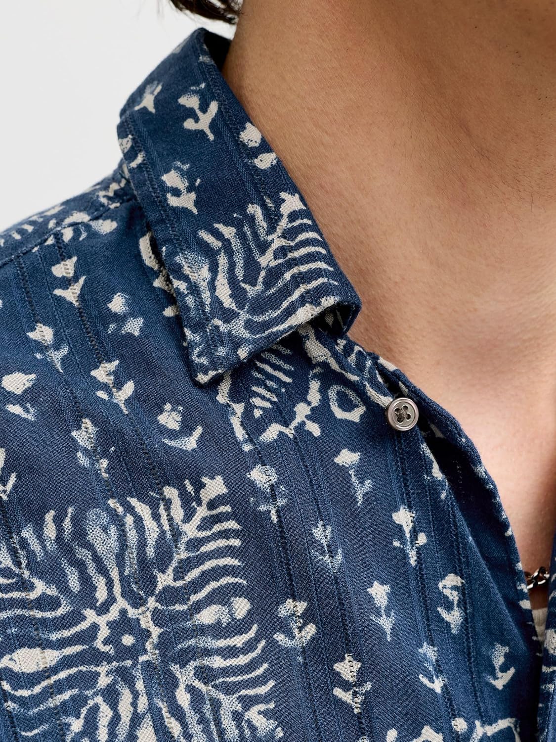 Detalle 2 de Jack & Jones Jprblulyon Print Dobby S/S Shirt SN Uomo