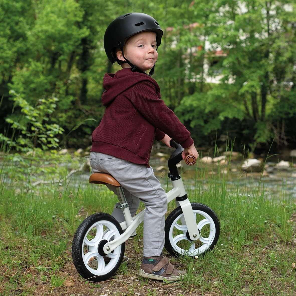 Detalle de Smoby First Bike Beige: bici senza pedali in metallo leggera, sicura e regolabile dai 2 anni