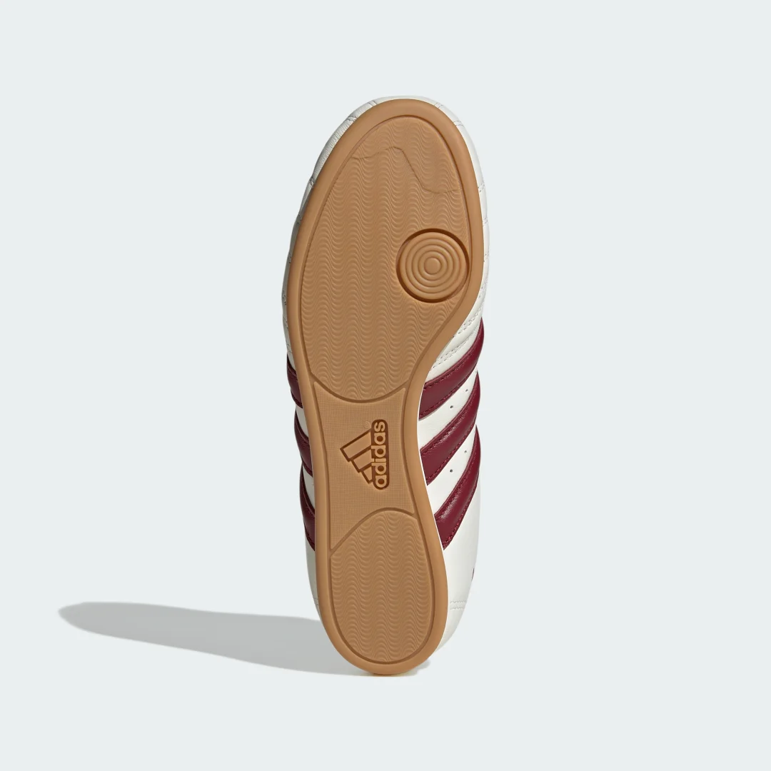 Detalle de Adidas Taekwondo, zapatilla blanca