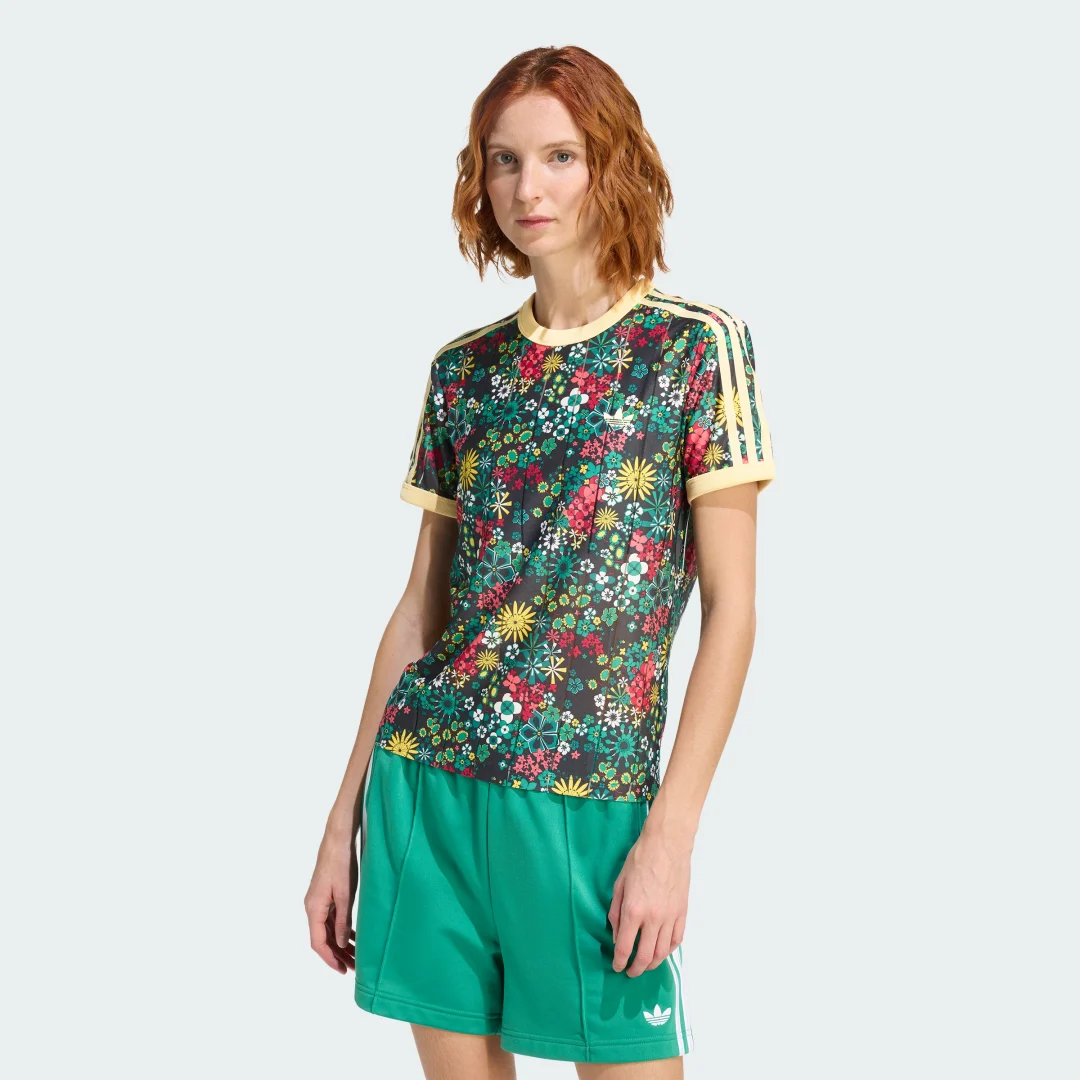 Detalle de Camiseta Adidas Originals x Liberty London 3 Stripes – Negro