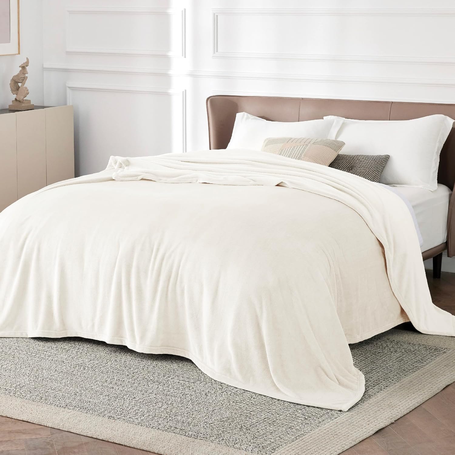 Detalle 2 de Bedsure King Size Fleece Blanket, Cream, Lightweight 100% Polyester, 108 x 90 in