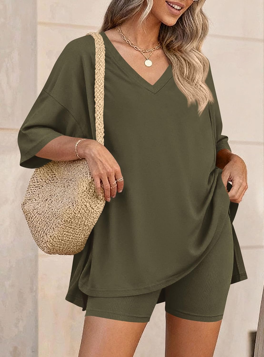Thumbnail 5 de PRETTYGARDEN 2-Piece Lounge Set for Women: V‑Neck Oversized Tee + High-Waisted Biker Shorts
