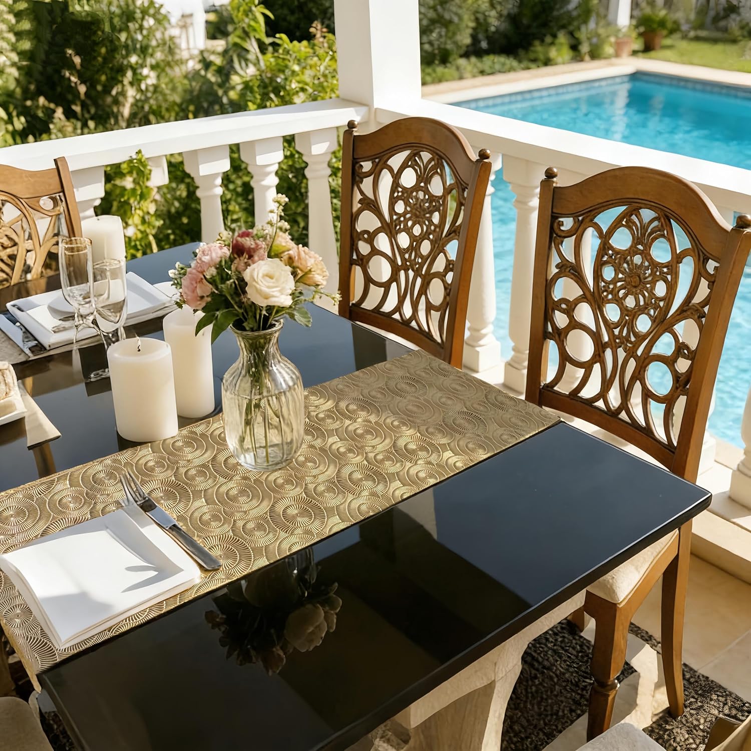 Detalle de Gold vinyl table runner 36 inch heat-resistant