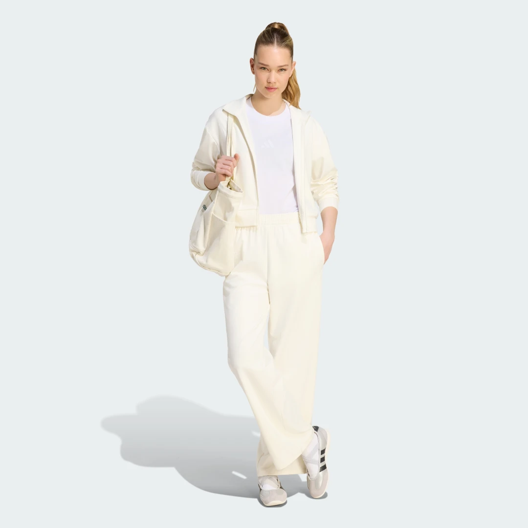 Detalle de CHÁNDAL LAZYDAY de Adidas — comodidad y estilo minimalista en color Blanco