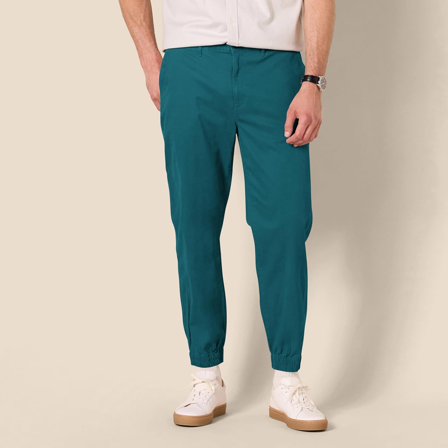 Thumbnail 5 de Amazon Essentials Men’s Straight-Fit Chino Jogger Trousers