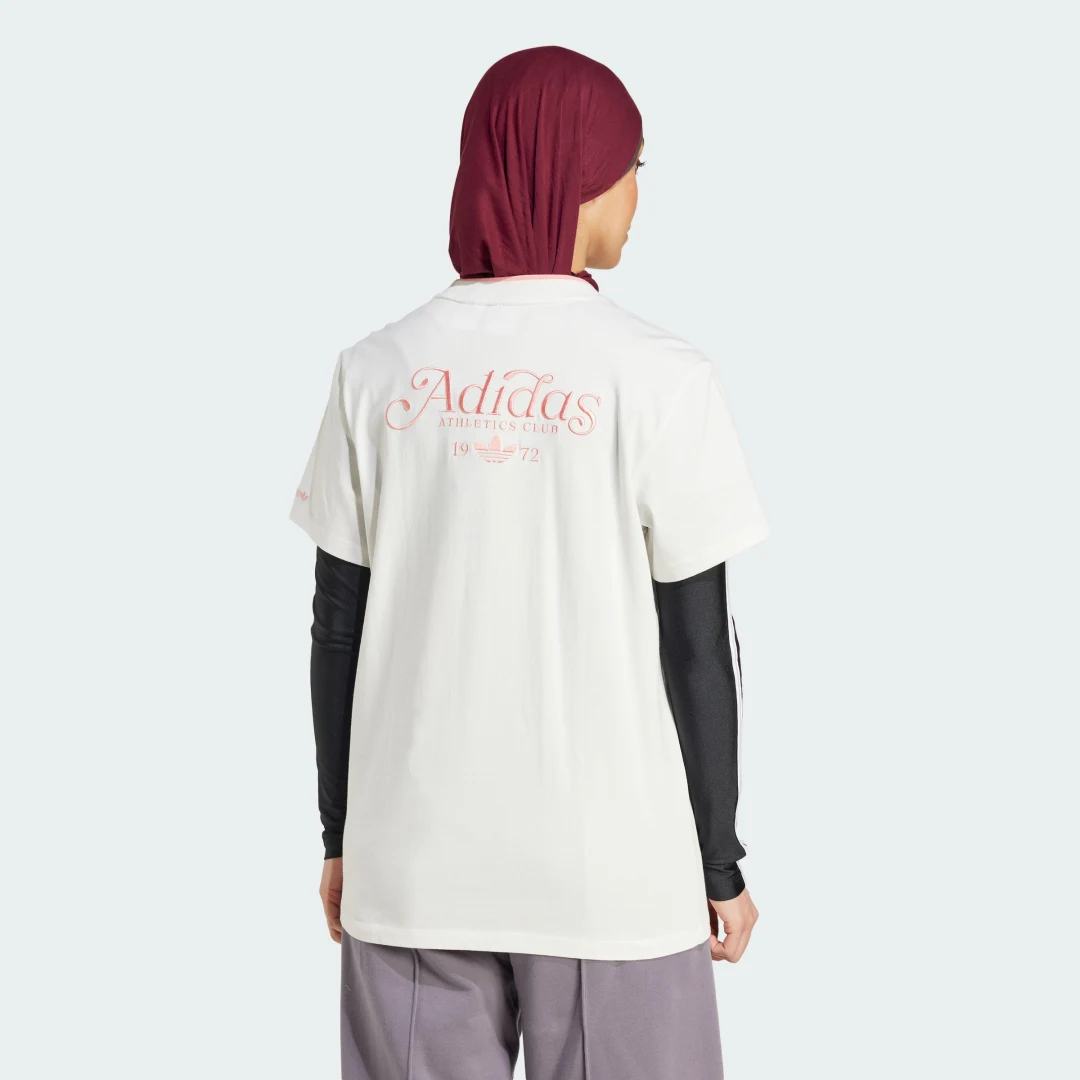 Detalle 2 de Camiseta Graphic Loose de Adidas: comodidad y estilo urbano en color blanco