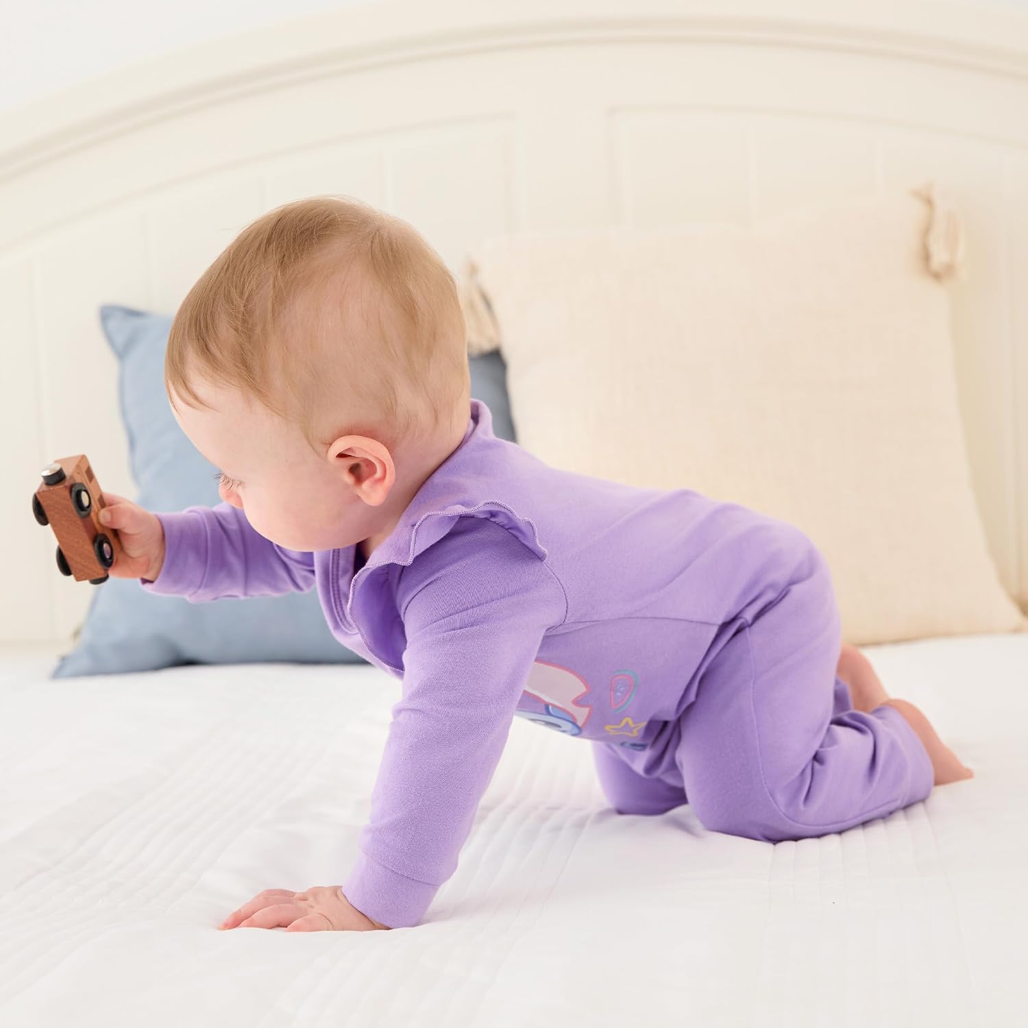 Detalle 2 de Disney Cotton-Blend Baby Romper