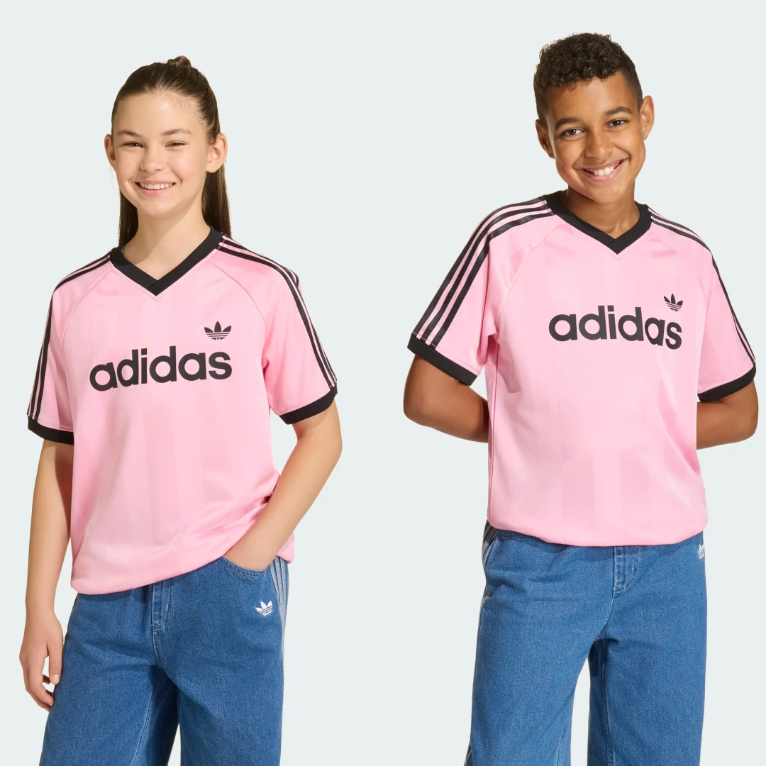 Detalle de Camiseta de punto holgada de Adidas, rosa