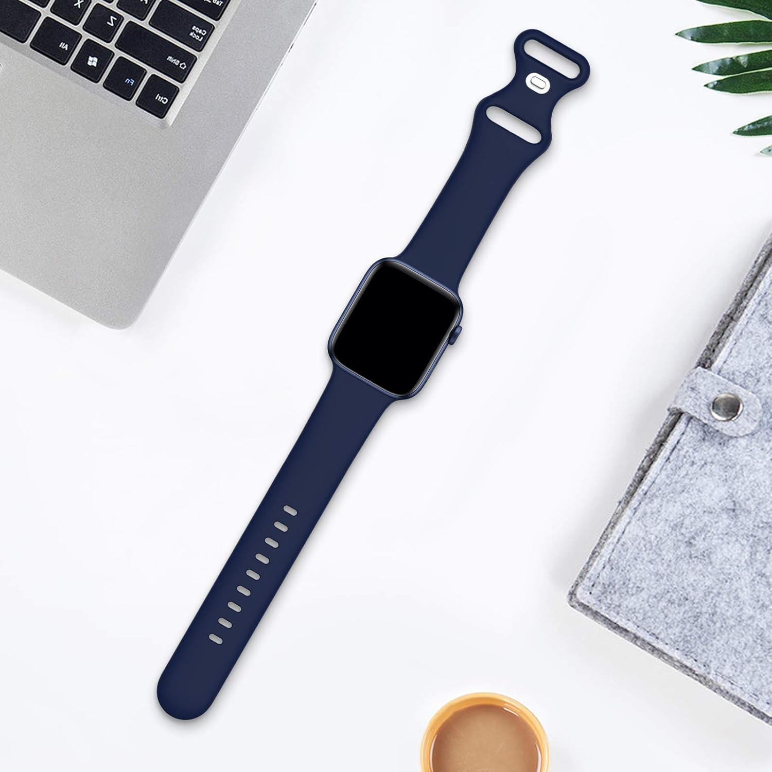 Detalle de DigiHero Silicone Sport Strap for Apple Watch – Navy Blue (38–46mm)