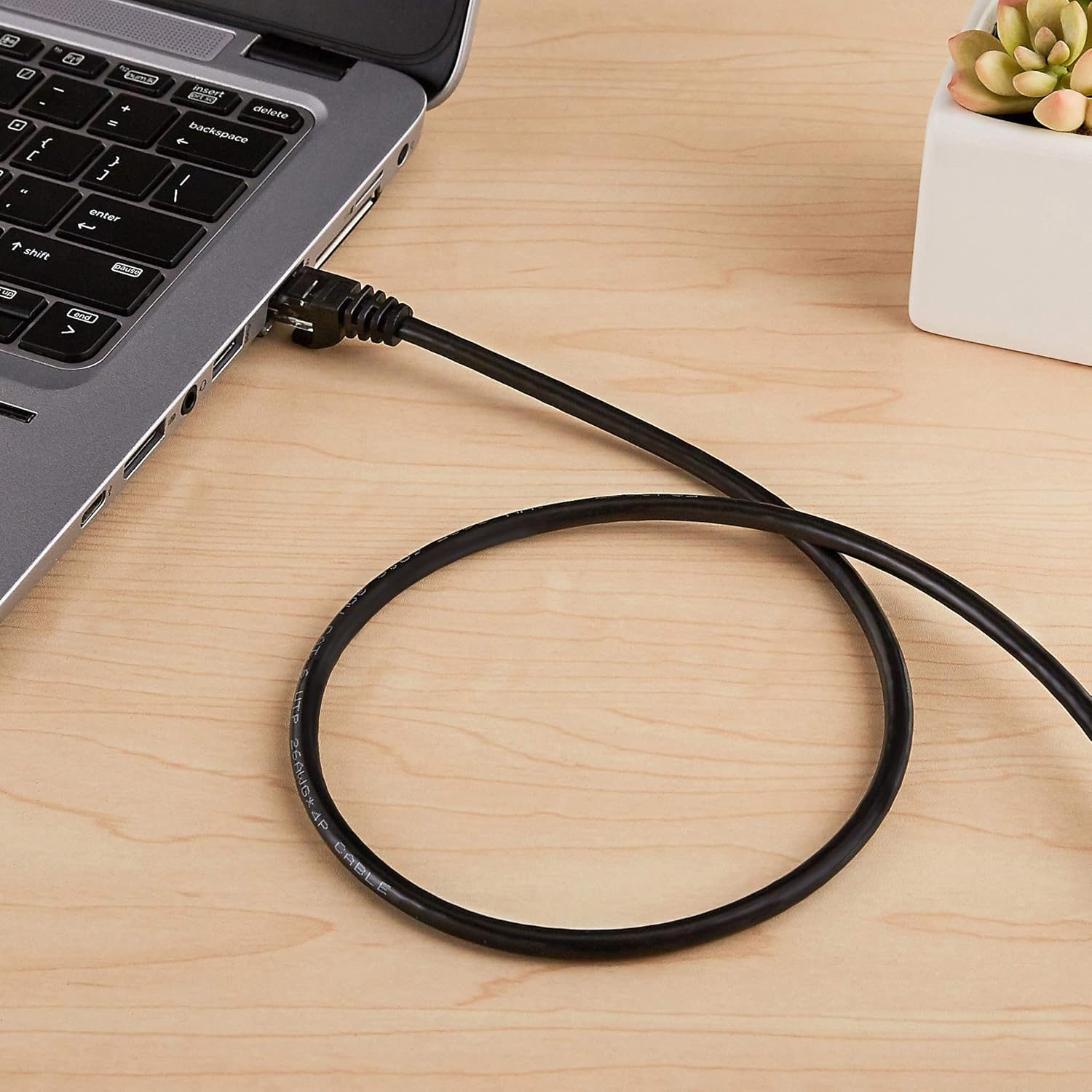 Detalle 2 de Amazon Basics RJ45 Cat 6 Ethernet Patch Cable (3 m, Black)