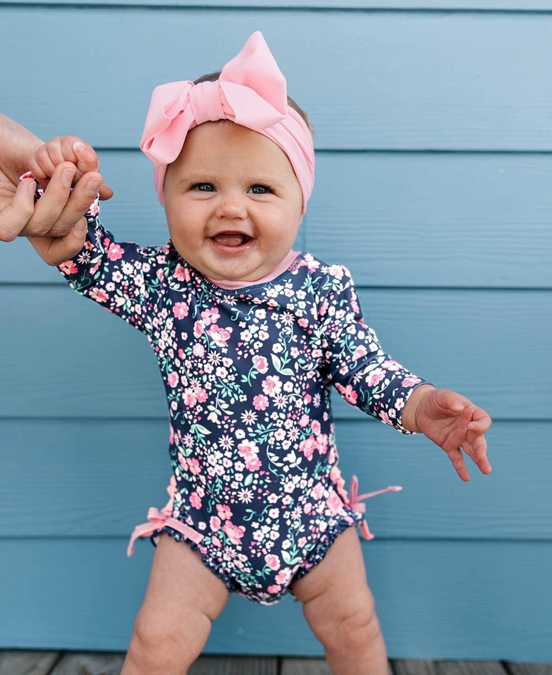 Thumbnail 1 de RuffleButts Baby Girls UPF 50+ Floral Rash Guard One-Piece with Zipper