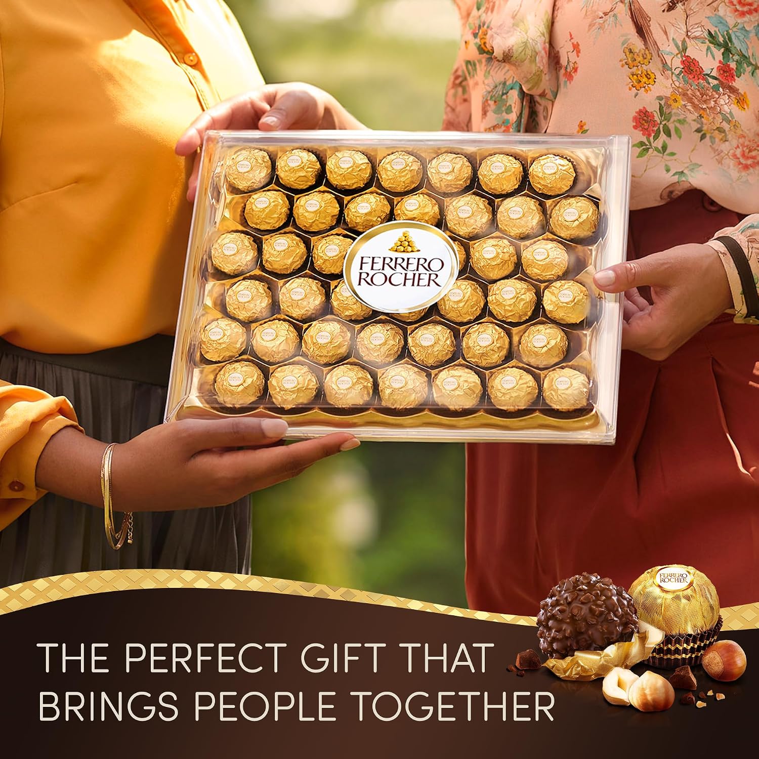 Detalle de Ferrero Rocher Christmas Chocolate Box, 24 Chocolates, 300g