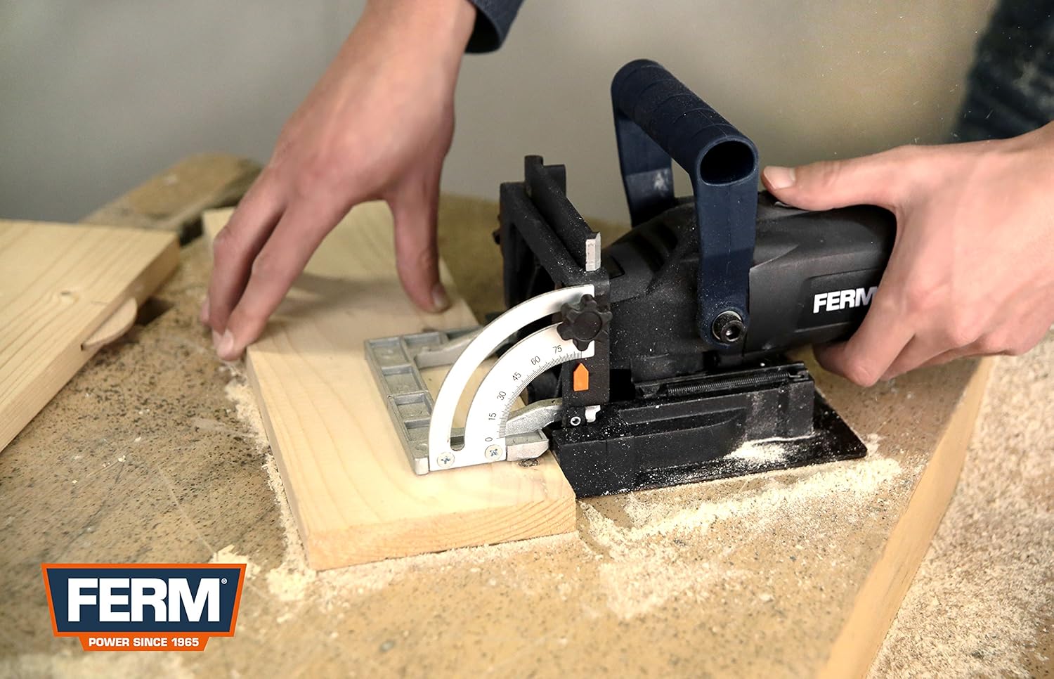 Thumbnail 1 de Ferm Fresatrice per tasselli piatti 900W – set completo: lama, 50 tasselli piatti e sacchetto aspirazione