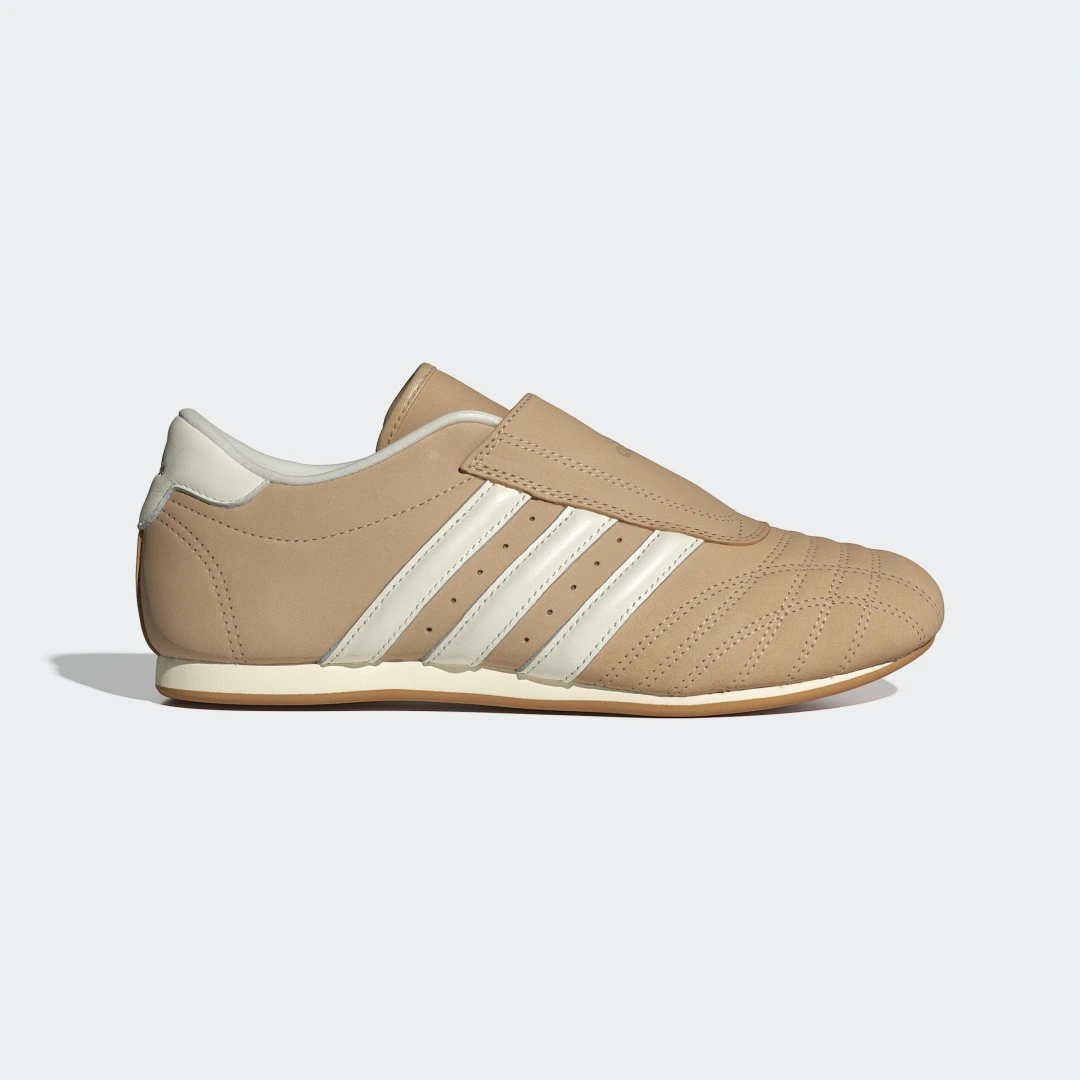 Detalle de adidas Taekwondo, zapatillas beige