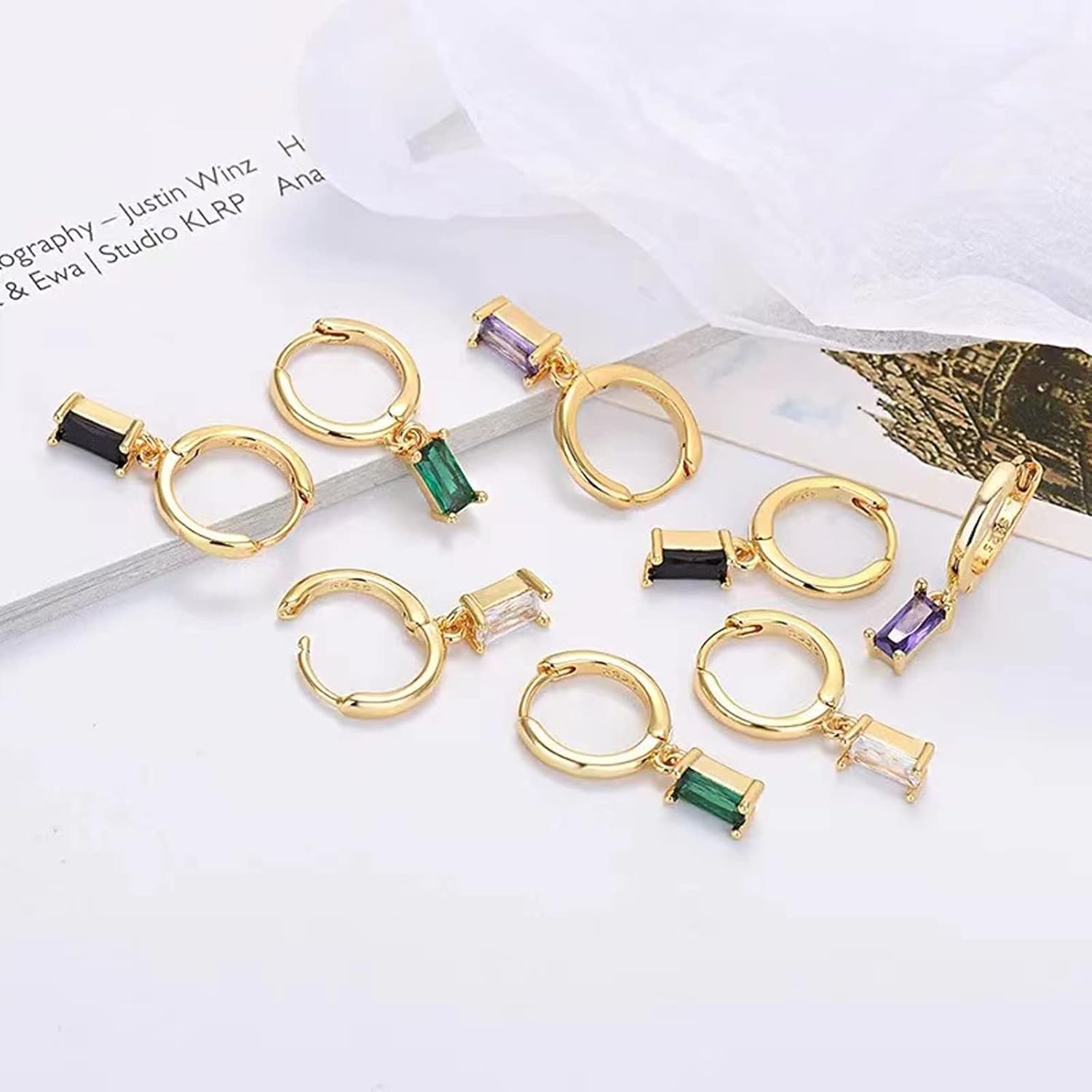 Detalle de Orecchini A Cerchio Con Pendenti in Oro 14K – Donna, Uomo e Bambina, 2 Pezzi