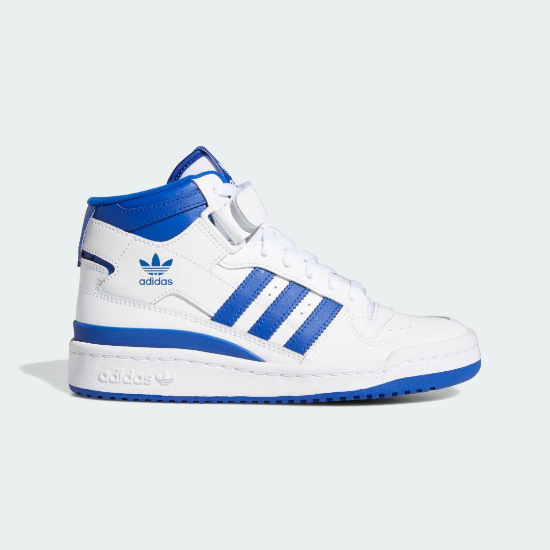 Detalle de Zapatilla Forum Mid de Adidas: estilo clásico en blanco para el día a día