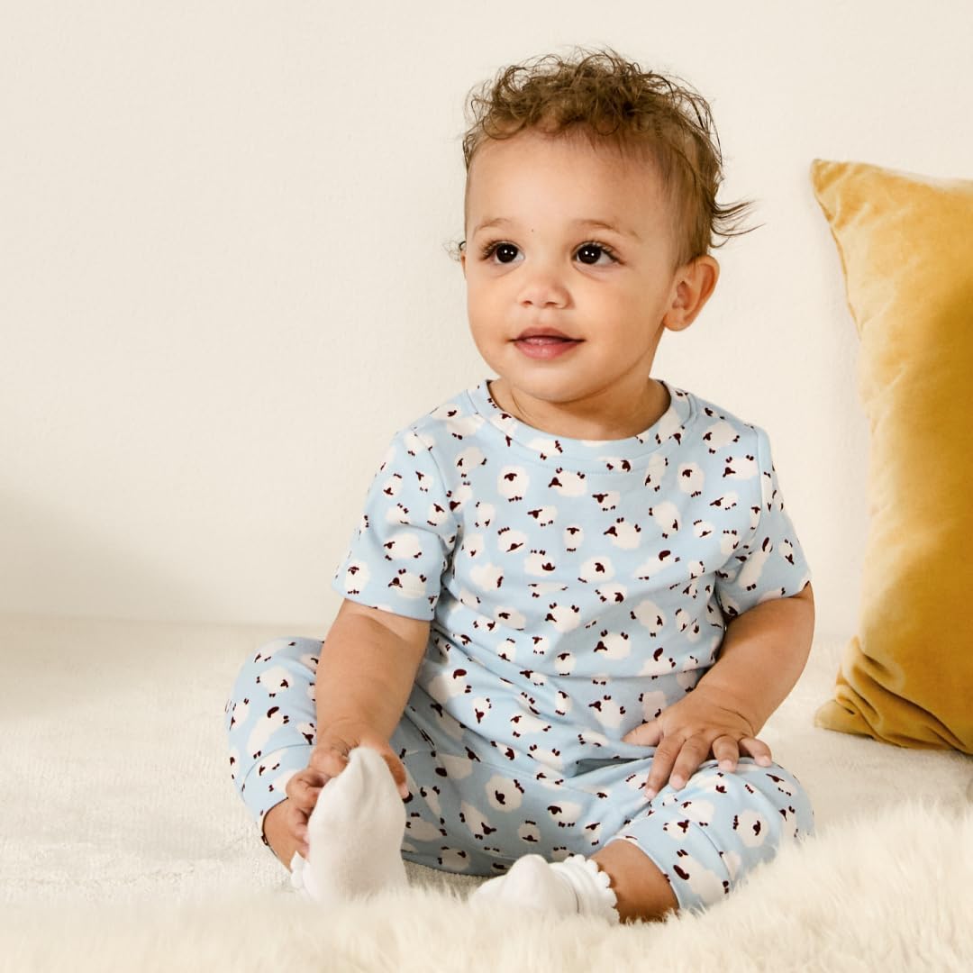 Detalle de Amazon Essentials x Sofia Grainge Unisex Toddlers & Babies Cotton Knit Short Sleeve Shirt & Pants Set