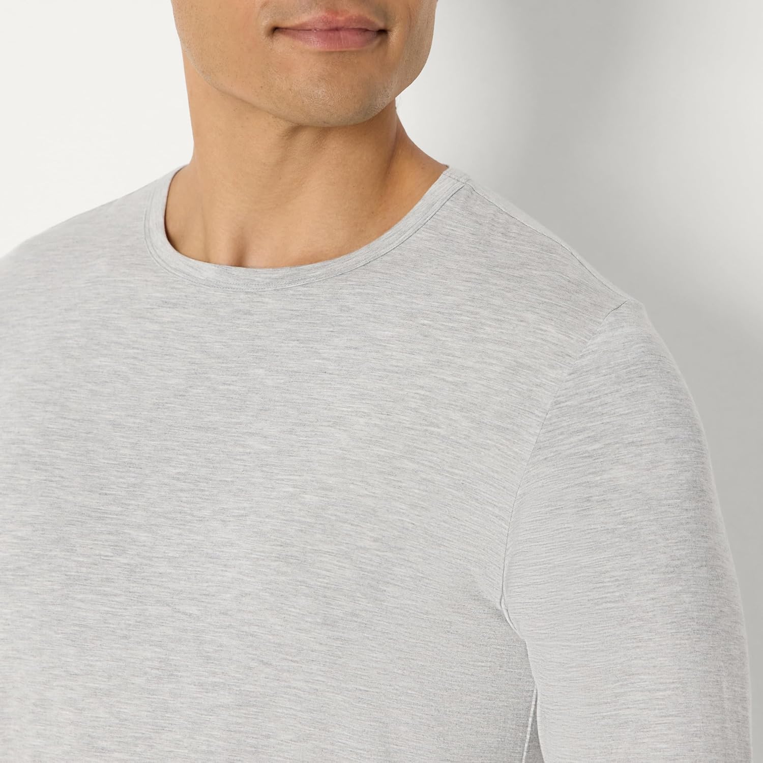 Thumbnail 3 de Amazon Essentials Herren Langärmliges Unterhemd aus superweichem Modal (Langarmshirt, enganliegender Schnitt)