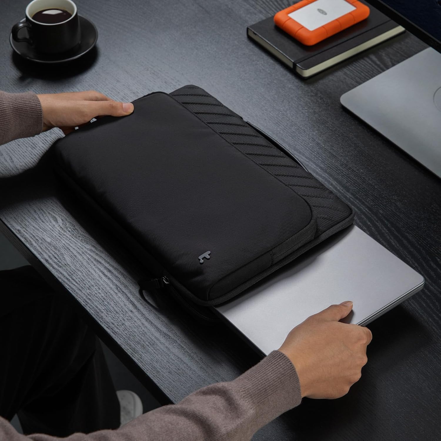 Thumbnail 1 de tomtoc Voyage-A24 Military-Grade Laptop Sleeve for 14-inch MacBook Pro (M5/M4-M1) with CornerArmor, Black