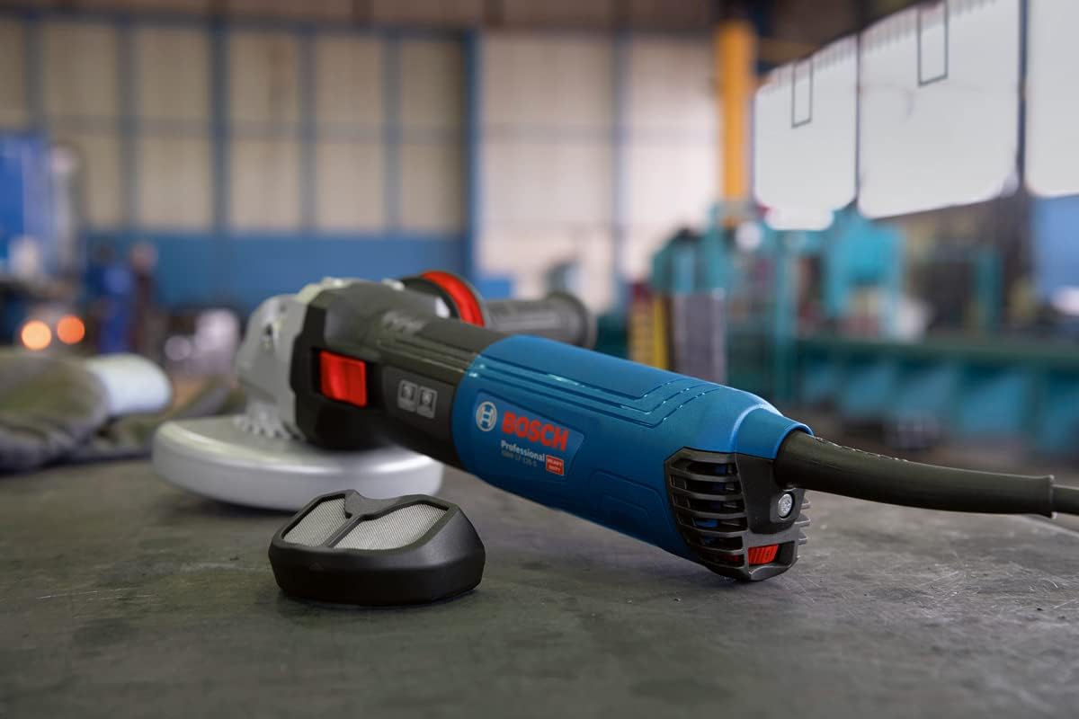 Detalle 2 de Bosch Professional Smerigliatrice angolare GWS 17-125 S: potenza affidabile e protezione avanzata
