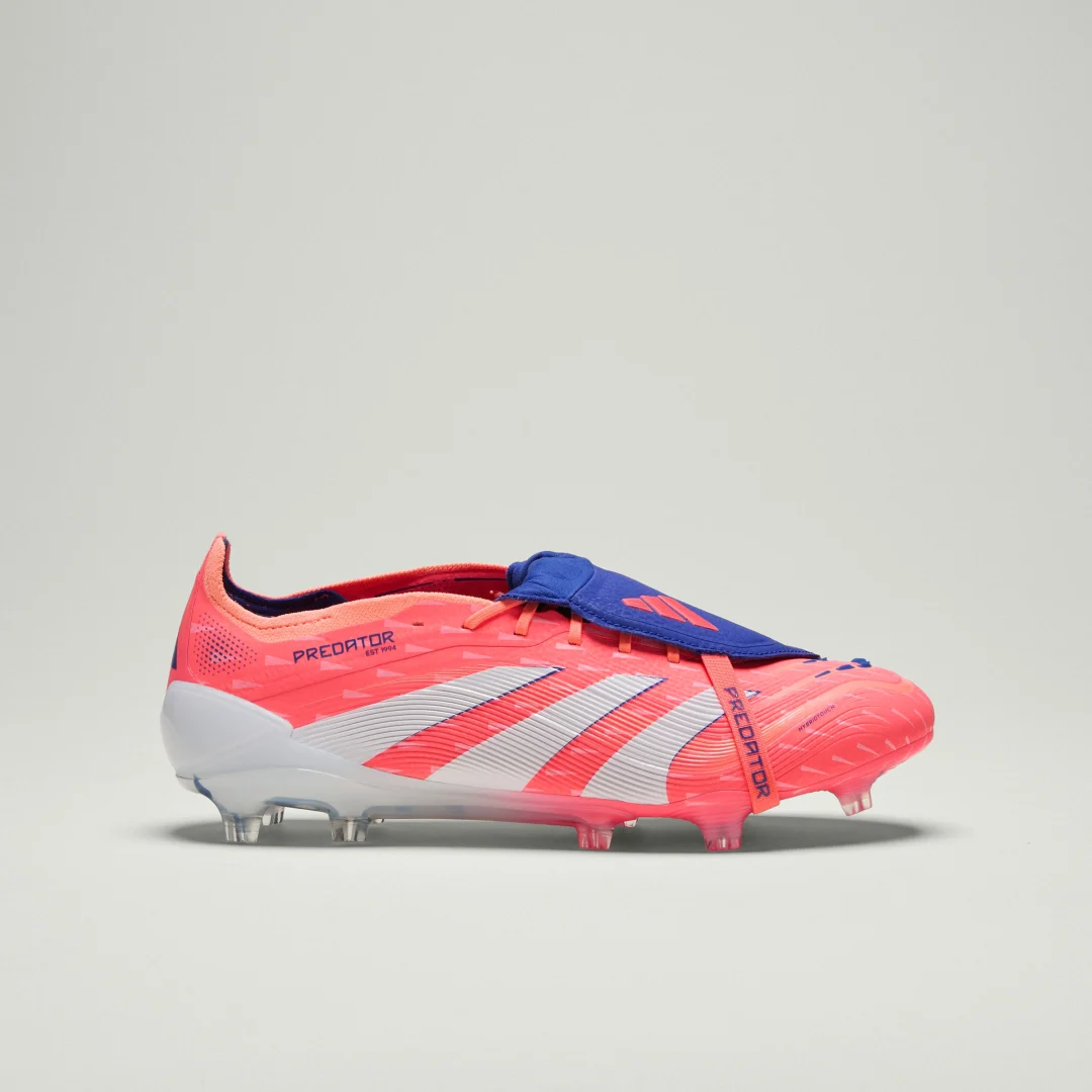 Detalle de Adidas Predator Elite: bota con lengüeta plegable para césped natural seco