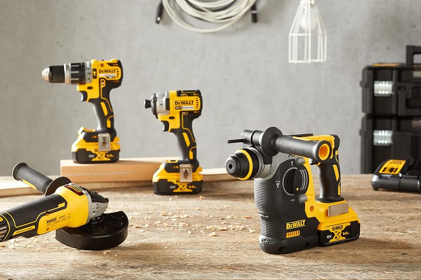 Detalle 2 de DEWALT DCK422P3T-QW kit 18V 3 baterías