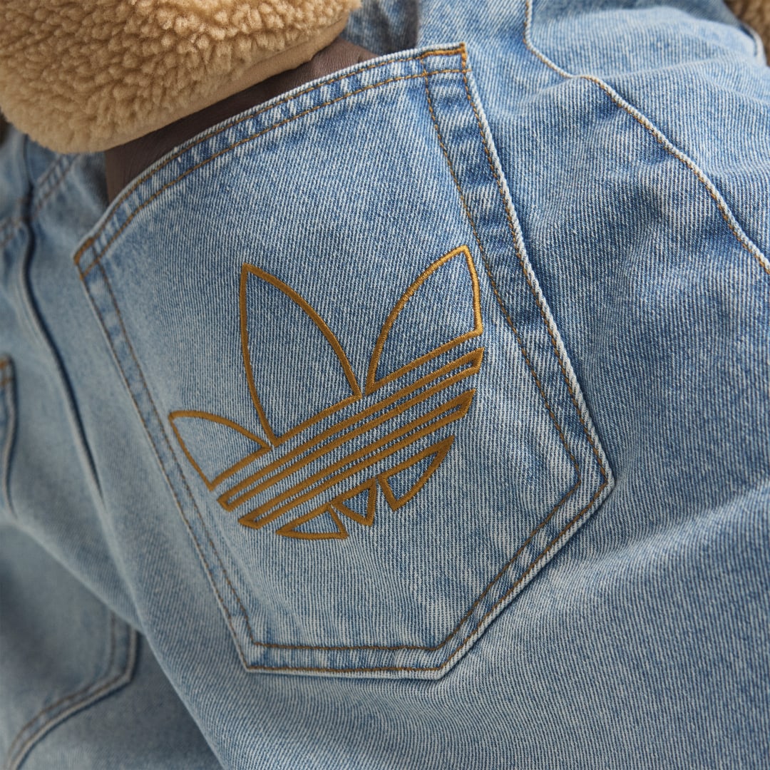 Detalle de PANTALÓN VAQUERO Adidas: versatilidad y estilo en color Azul