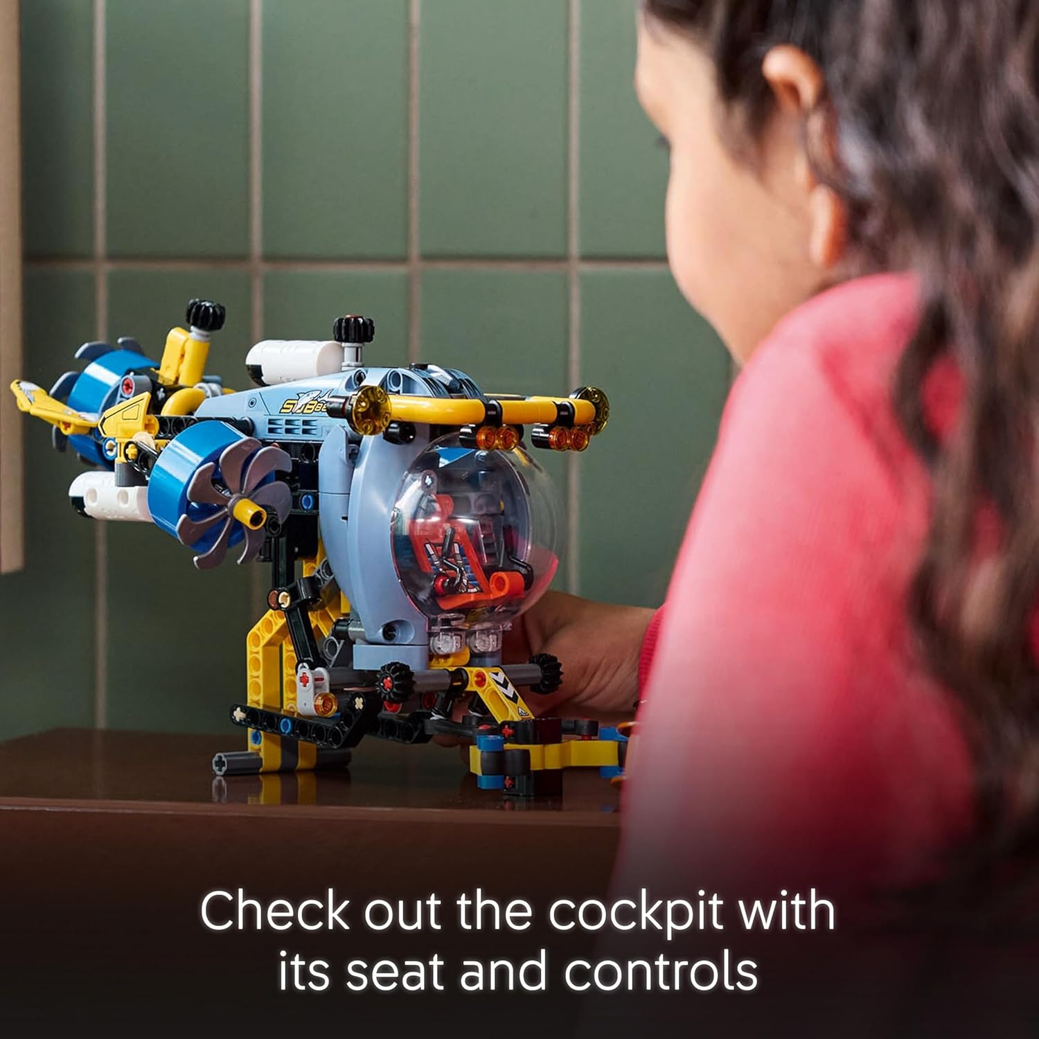 Thumbnail 6 de LEGO Technic Deep-Sea Research Submarine 42201 – A practical, imaginative build for budding engineers