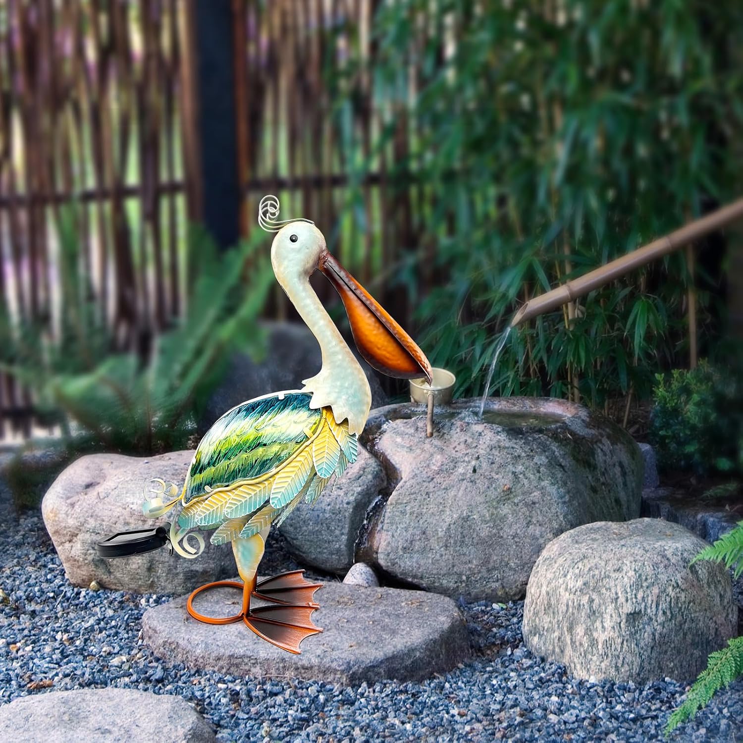 Detalle 2 de HONGLAND 19 Inch Solar Pelican Garden Statue 🦅