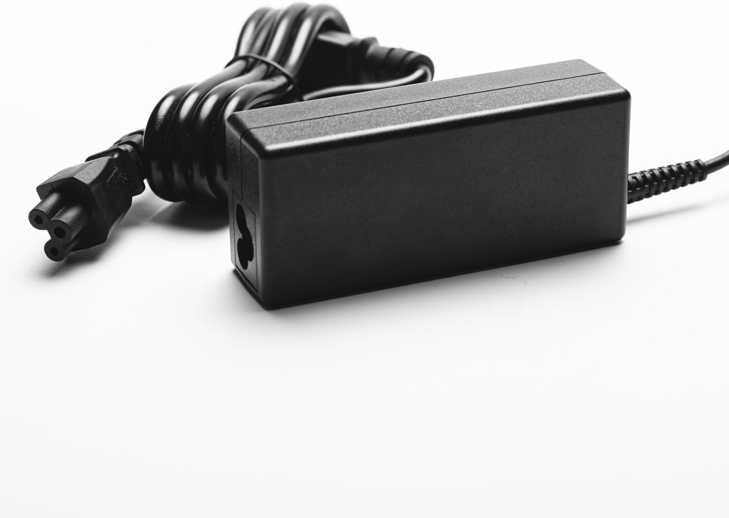 Detalle de HSXIRQA 65W USB-C Charger for ThinkPad: Reliable Travel Power for compatible Lenovo laptops