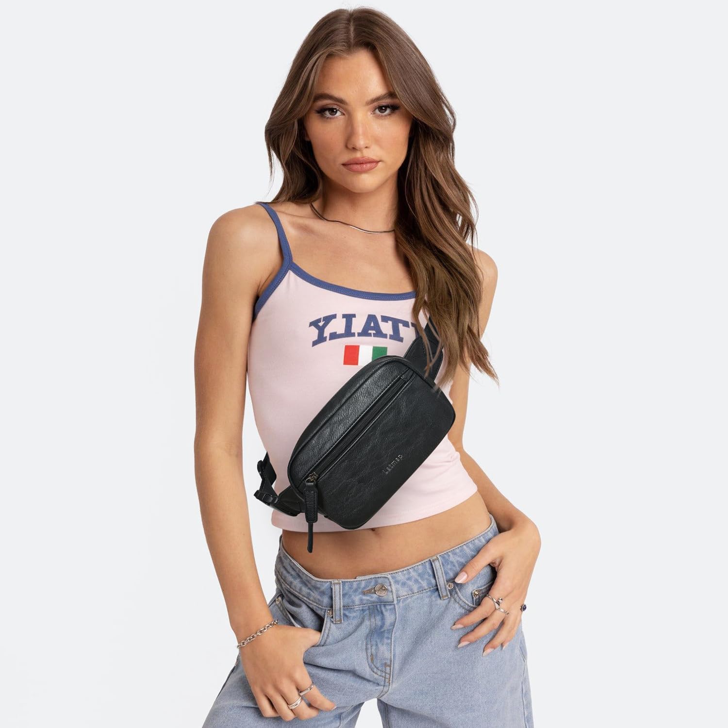Detalle 2 de LATMAP 2L Bumbag Fanny Pack: Vegan Leather, Water-Resistant Belt Bag in Black